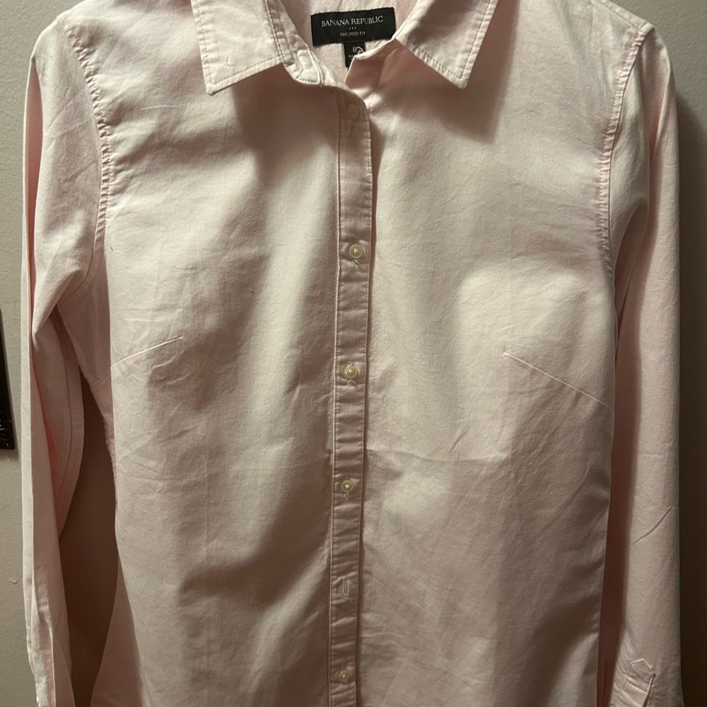 Banana Republic Women's Light Pink Oxford Button Down Shirt